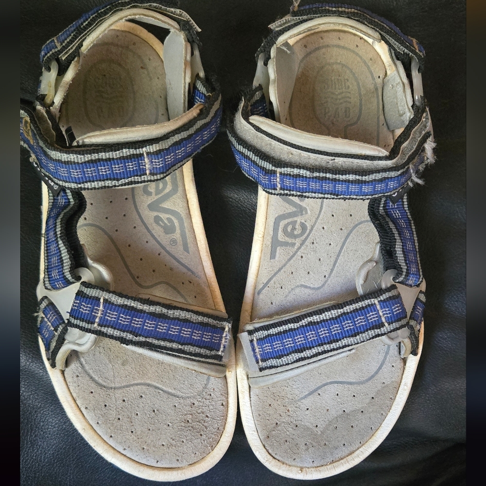 Teva Blue & White gently tested sandals sz7 - Picture 2 of 5